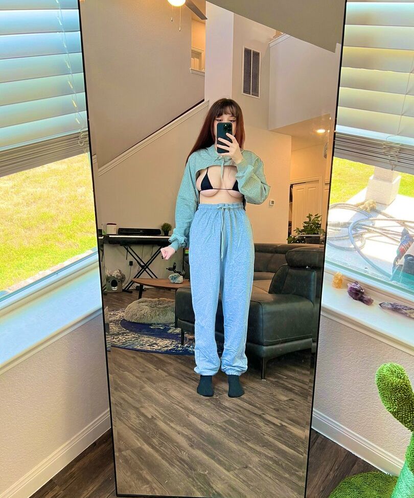 Emmia desnuda #107978155