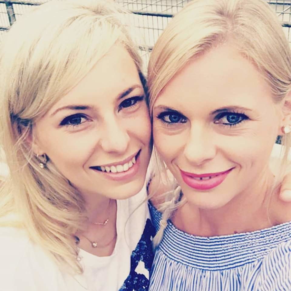 Sonja und Schwester #89936423