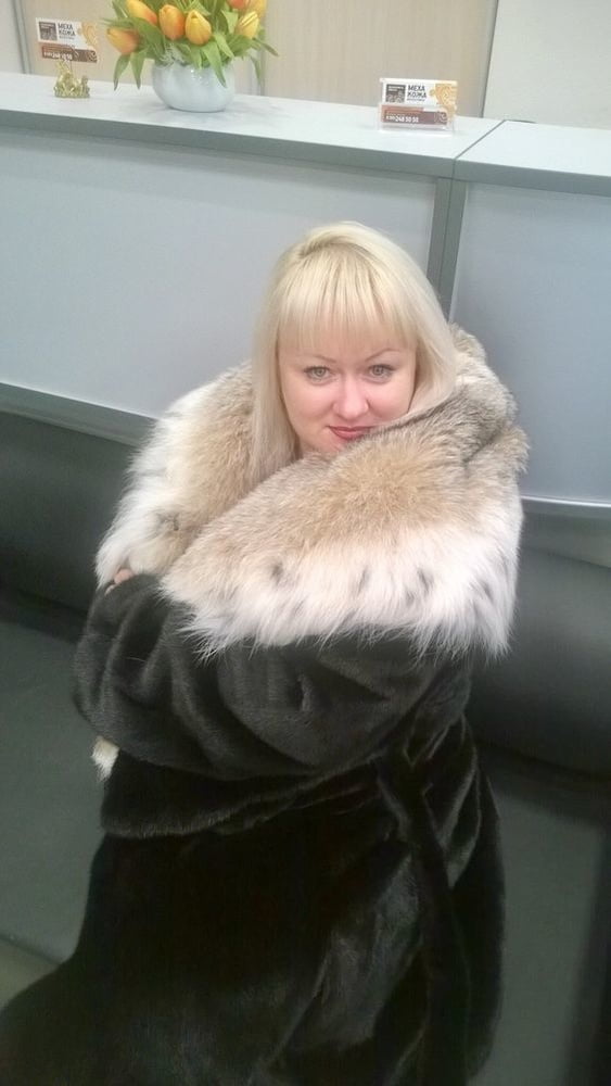 woman in fur coat 23 #99828088
