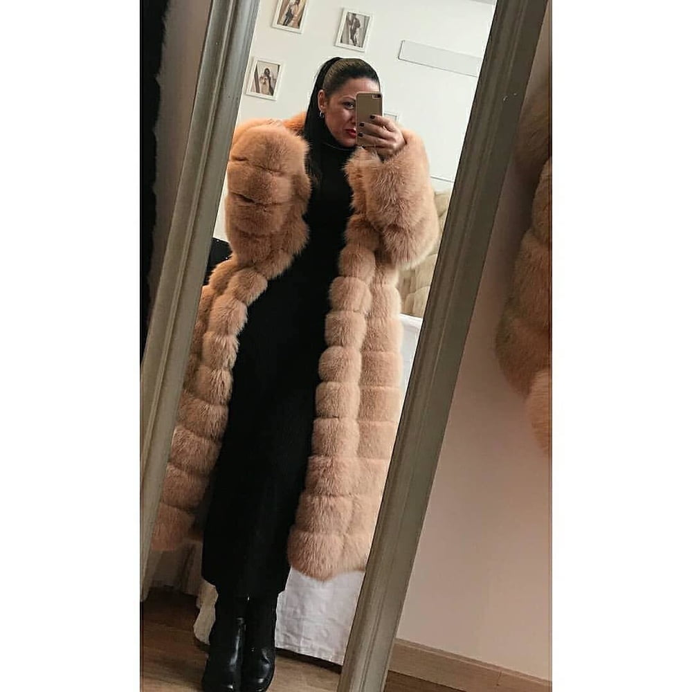 woman in fur coat 23 #99829021