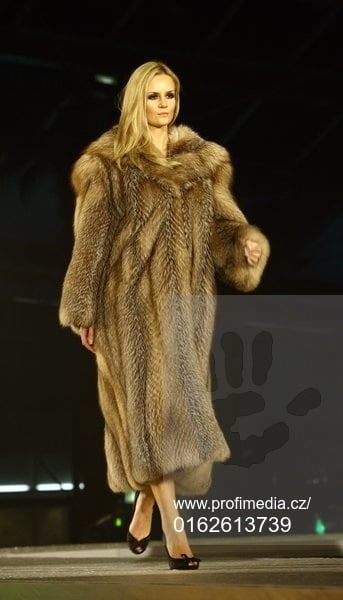 woman in fur coat 23 #99829105