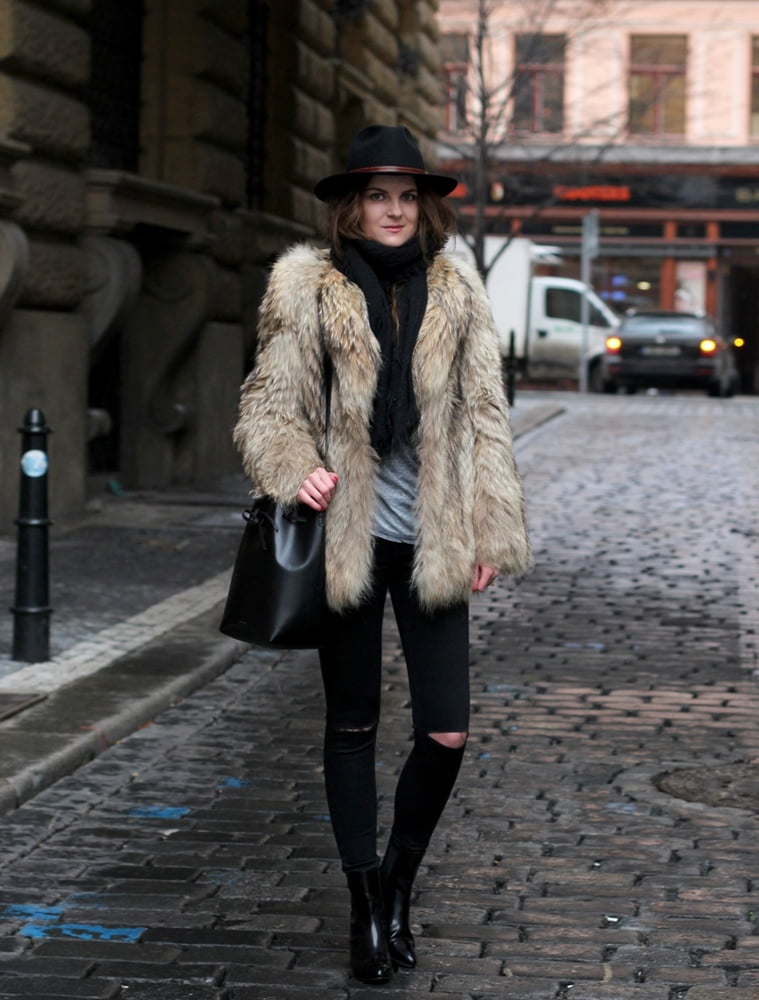 woman in fur coat 23 #99829118