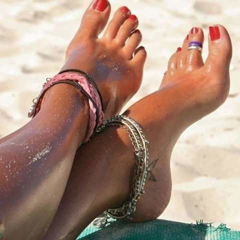 Piernas, pies y zapatos
 #89308858