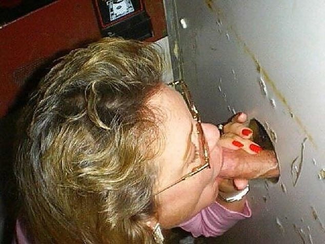 Images que j'aime 2094 - plus de gloryhole
 #103106719