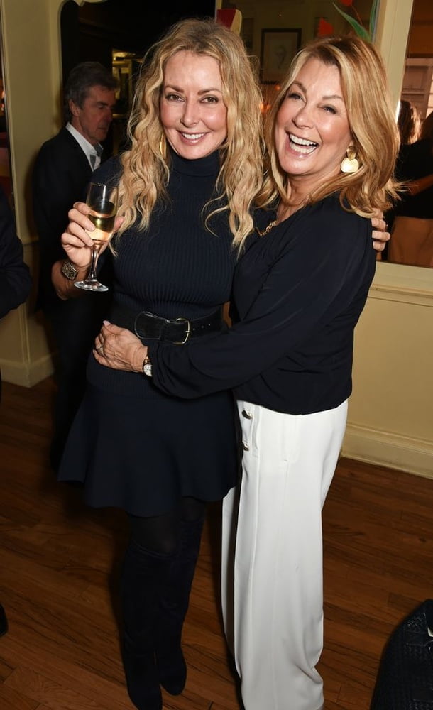 Carol vorderman con botas no.3
 #103031152