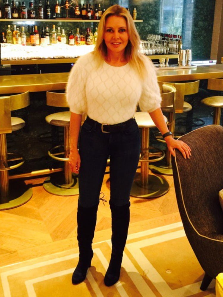 Carol vorderman con botas no.3
 #103031160