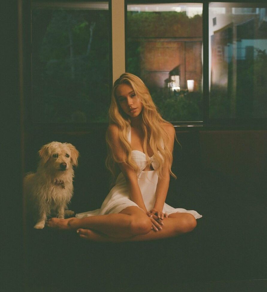Alexis Ren nude #107922309