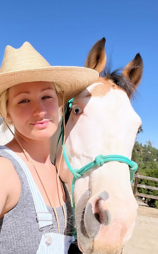 Beth Behrs nackt #109340199