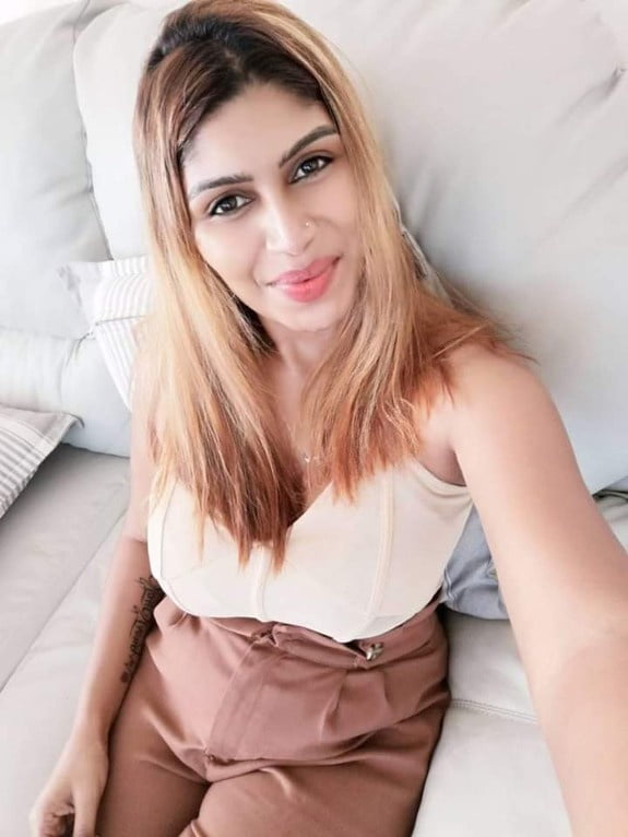 Ragazza sexy nuda dello Sri Lanka
 #99476608