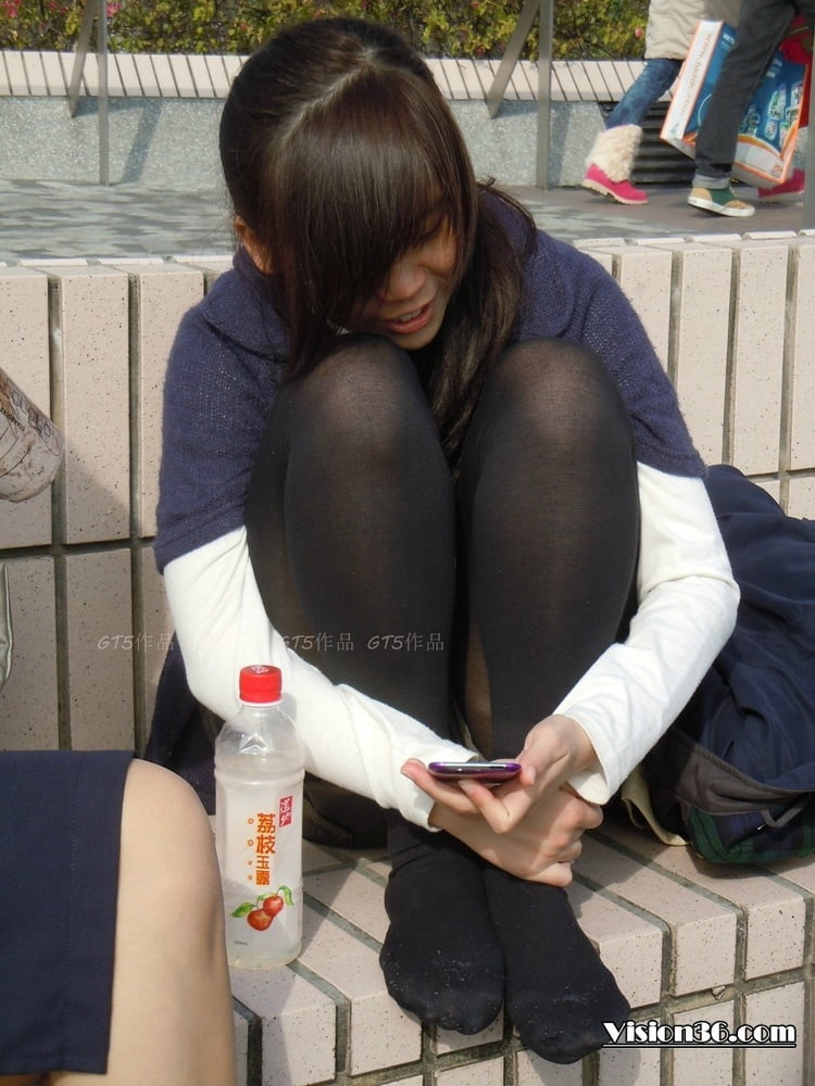 Hong Kong Teens Girl Black Pantyhose Leg #107066973