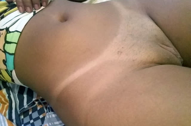 Morena com marquinha mostrando a xerecona
 #81326501