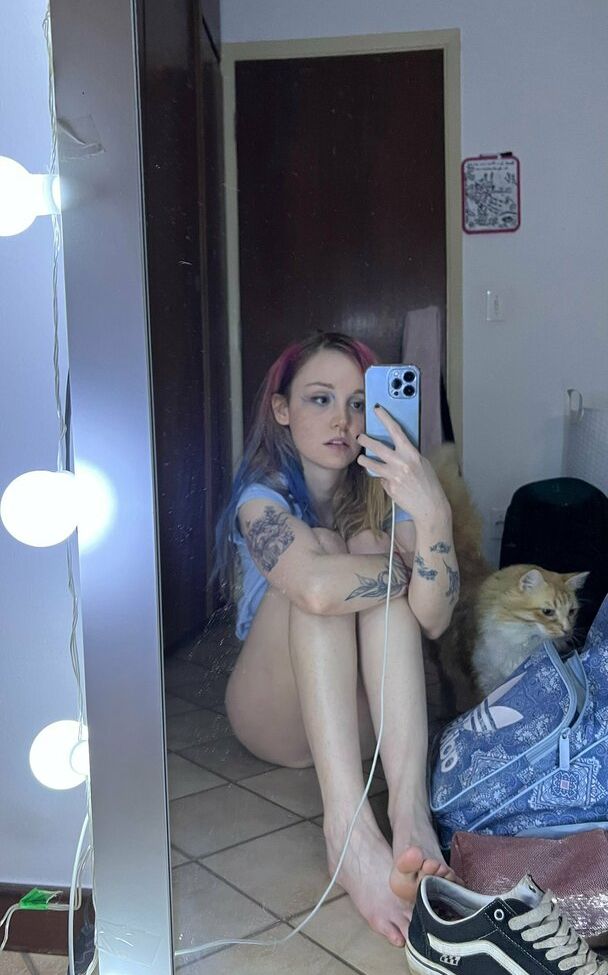 Sasa desnuda #109792727