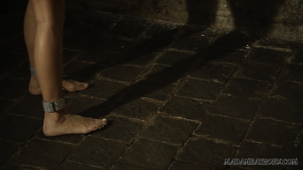 Shackled in the stables (screenshot) #103916724