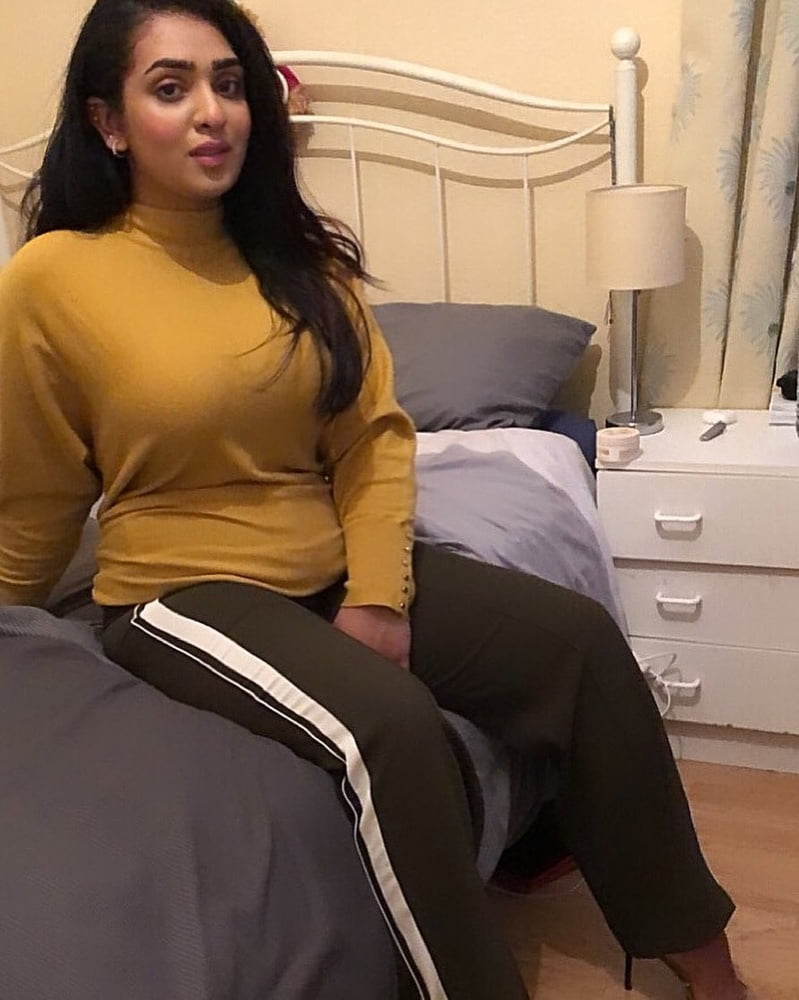 Sexy pakistanische heiße Frauen wankbank
 #99830447