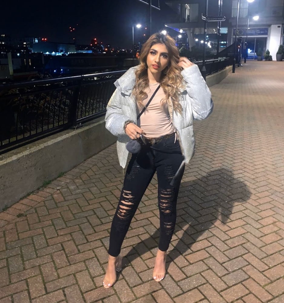 Sexy pakistanische heiße Frauen wankbank
 #99830641