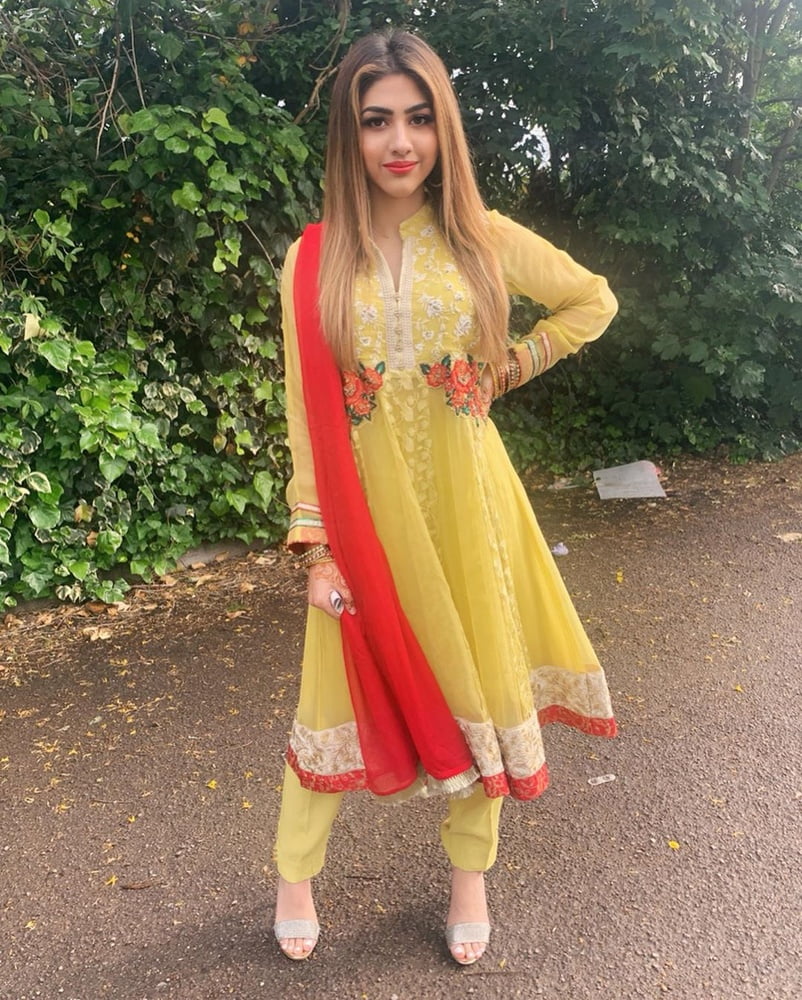 Sexy pakistanische heiße Frauen wankbank
 #99830651