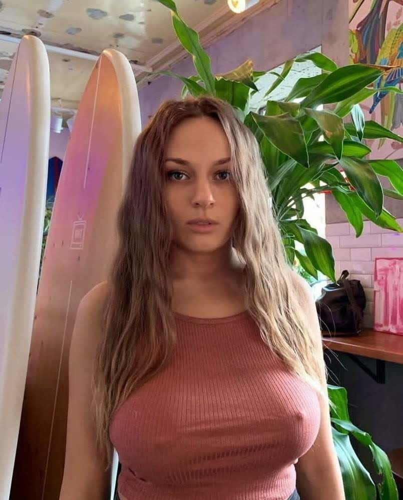 Sexy Babes braless und pokies mit sichtbaren Brustwarzen
 #97737015