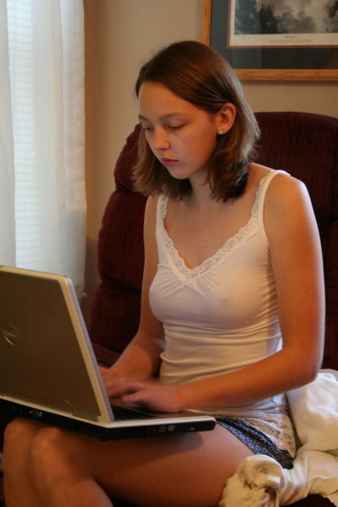 Sexy Babes braless und pokies mit sichtbaren Brustwarzen
 #97737017