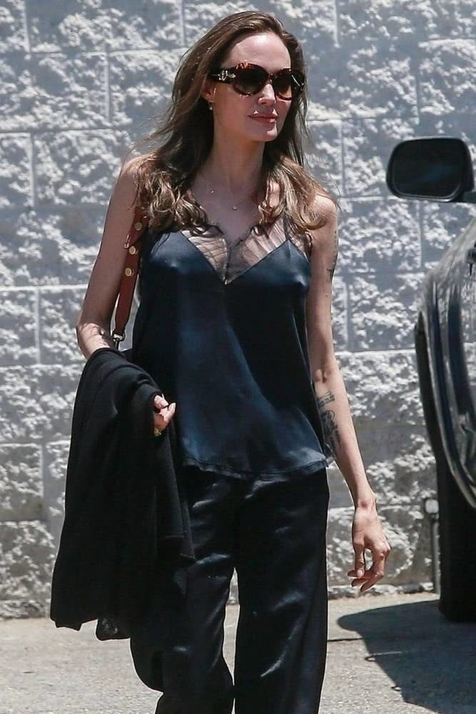 Sexy Babes braless und pokies mit sichtbaren Brustwarzen
 #97737018