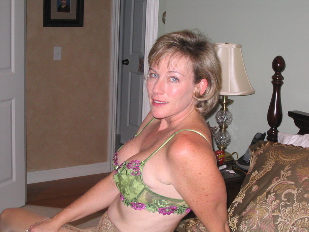 MILF POSING #97336845