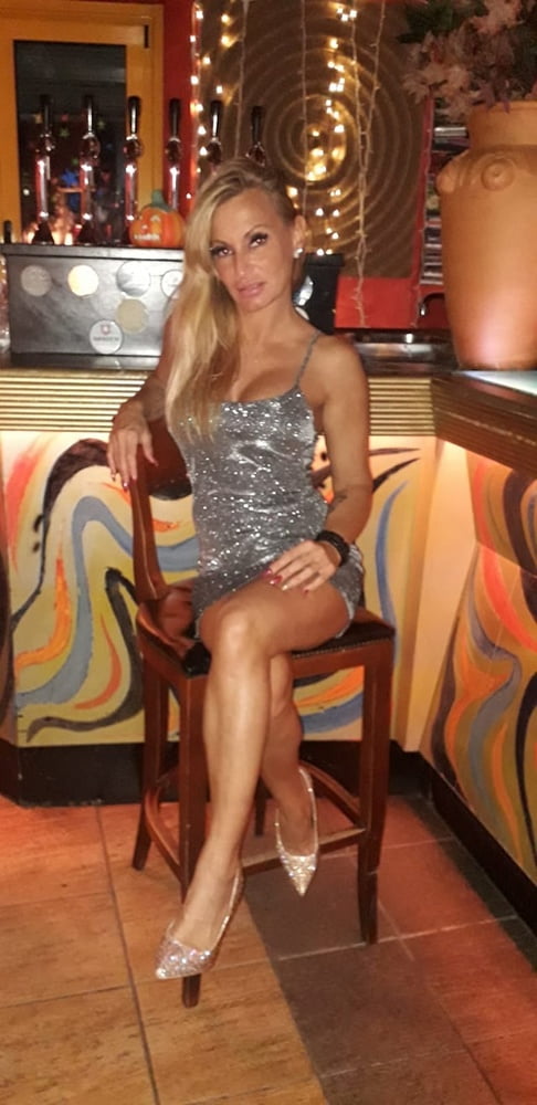 Rubia puta milf
 #80870425