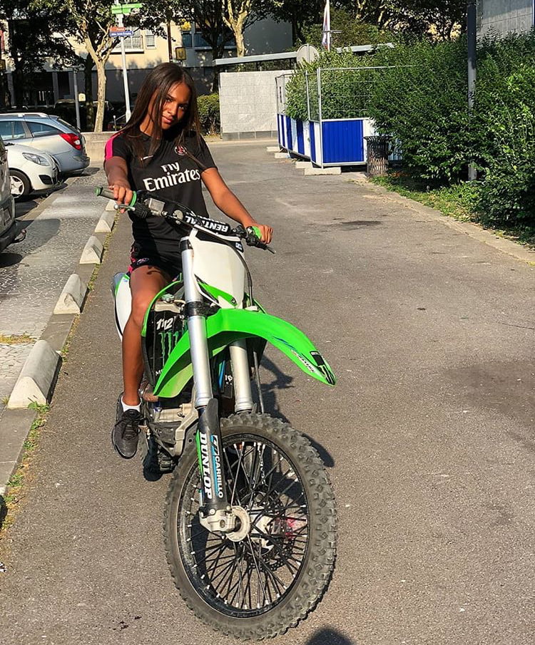 Cross de rue #99419198