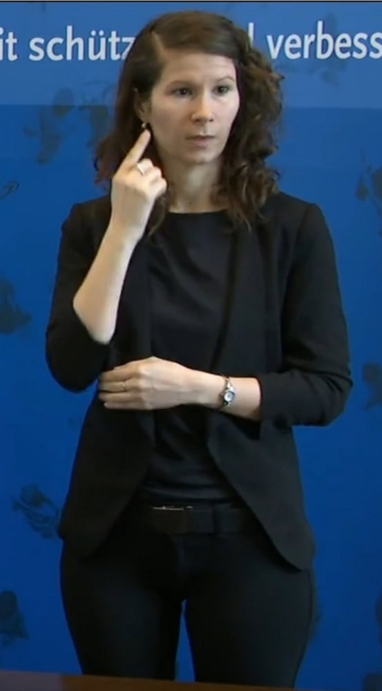 Sexy Dolmetscherin #102490904