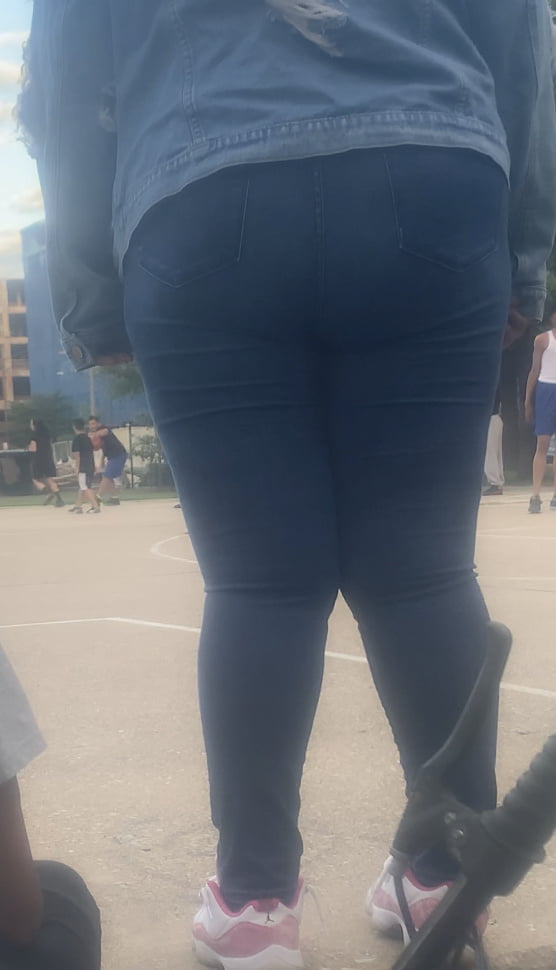 Hombre cándido 1
 #87498396