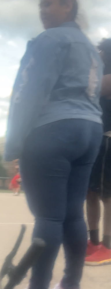 Hombre cándido 1
 #87498400