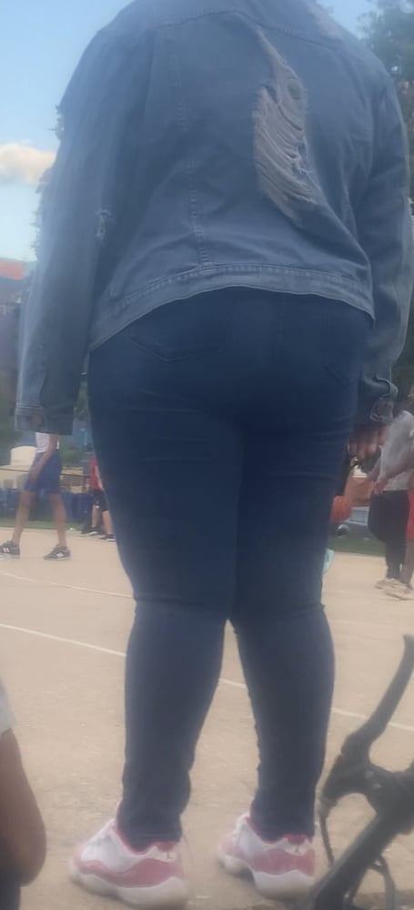 Hombre cándido 1
 #87498404
