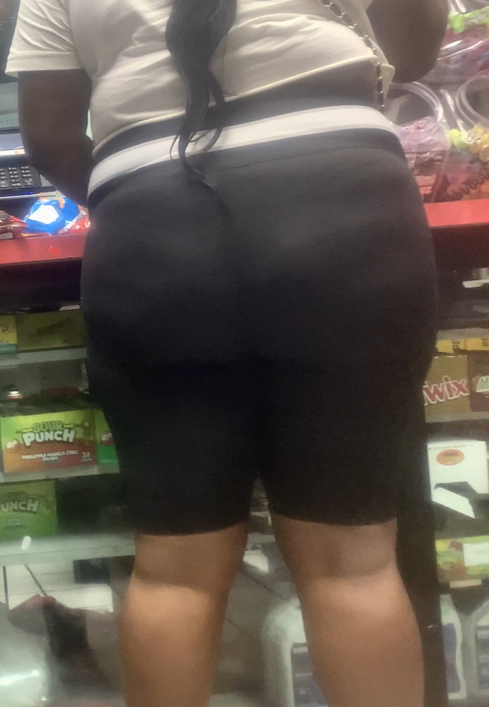 Hombre cándido 1
 #87498408