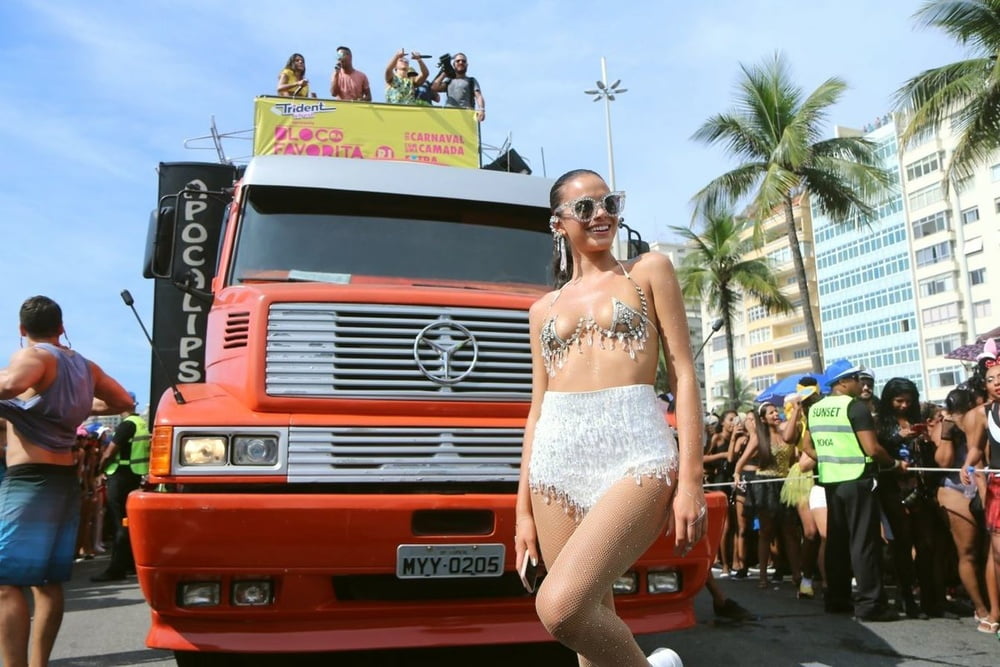 Bruna marquezine トップレス carnaval of rio feb 2018
 #97965679