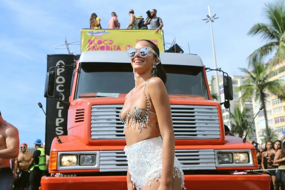 Bruna marquezine topless carnaval de rio feb 2018
 #97965685