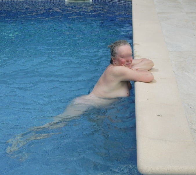 Matures in the pool 3 #89109803