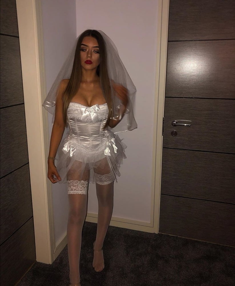 Schlampe Kleid passt ihr perfekt
 #94378130