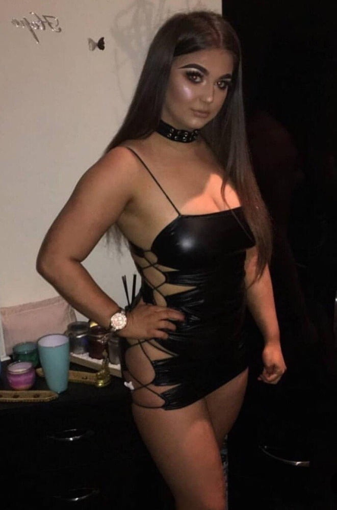 Schlampe Kleid passt ihr perfekt
 #94378208