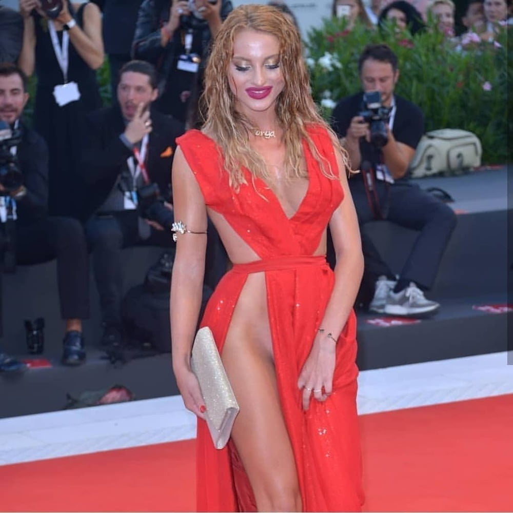 Viejas nuevas celebridades
 #98060939