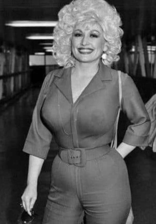 Viejas nuevas celebridades
 #98060953