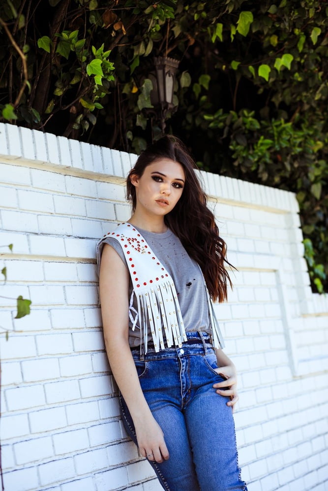 Nicole Maines adorable thing! #92769572