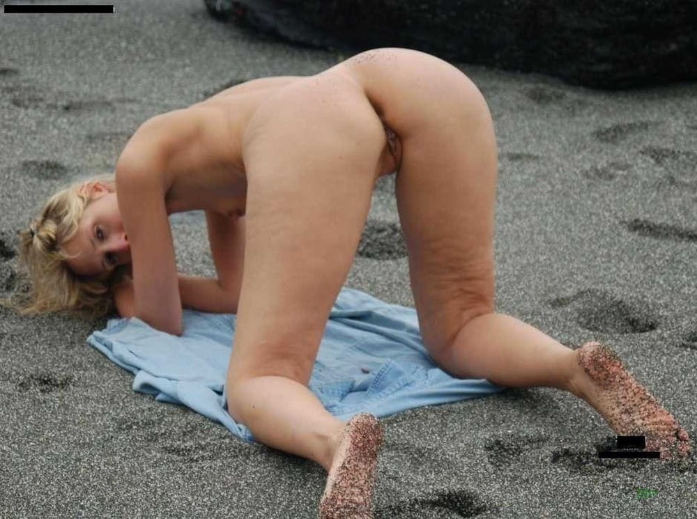 Rubia mostrando su cuerpo
 #97564419