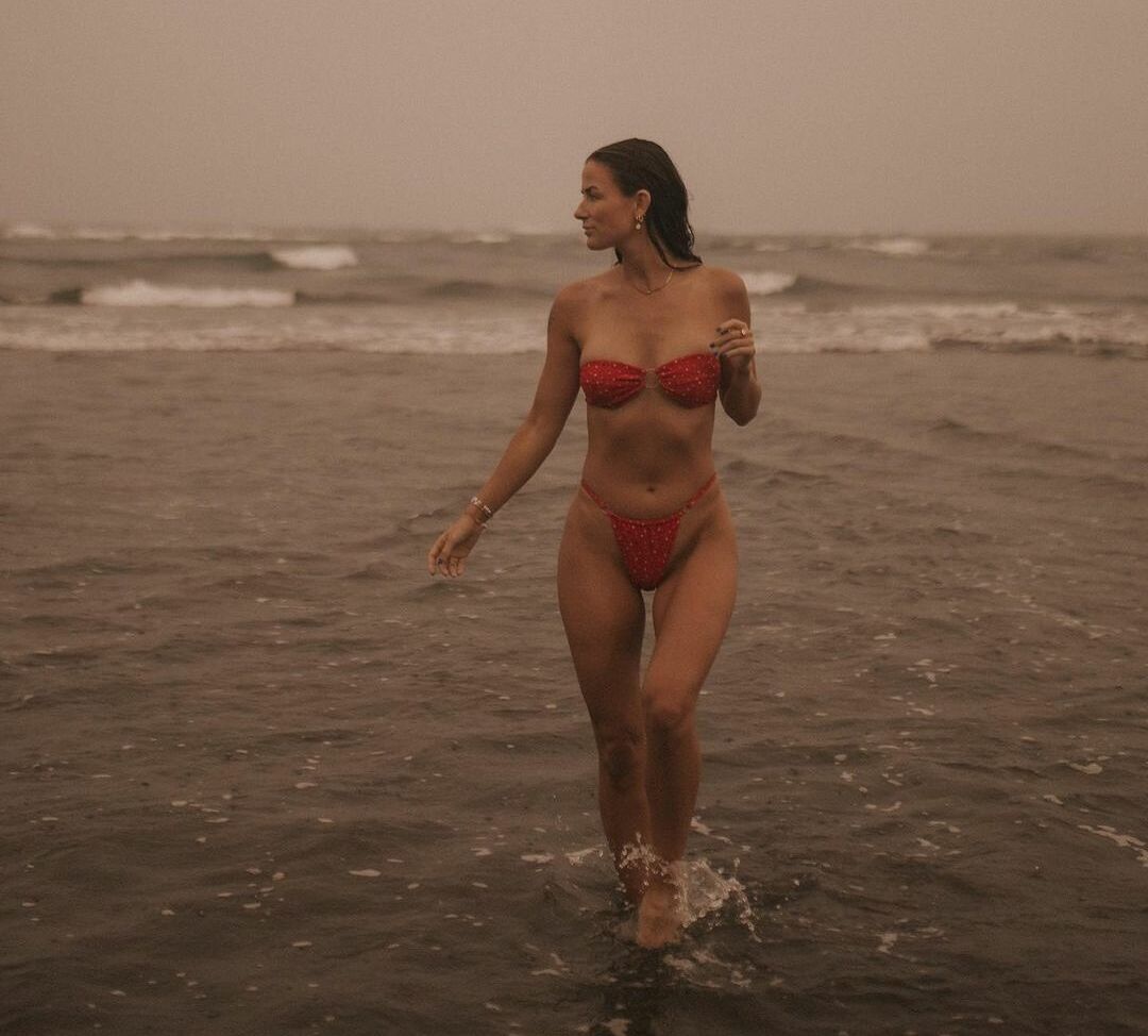 Jessica More desnuda #108036010