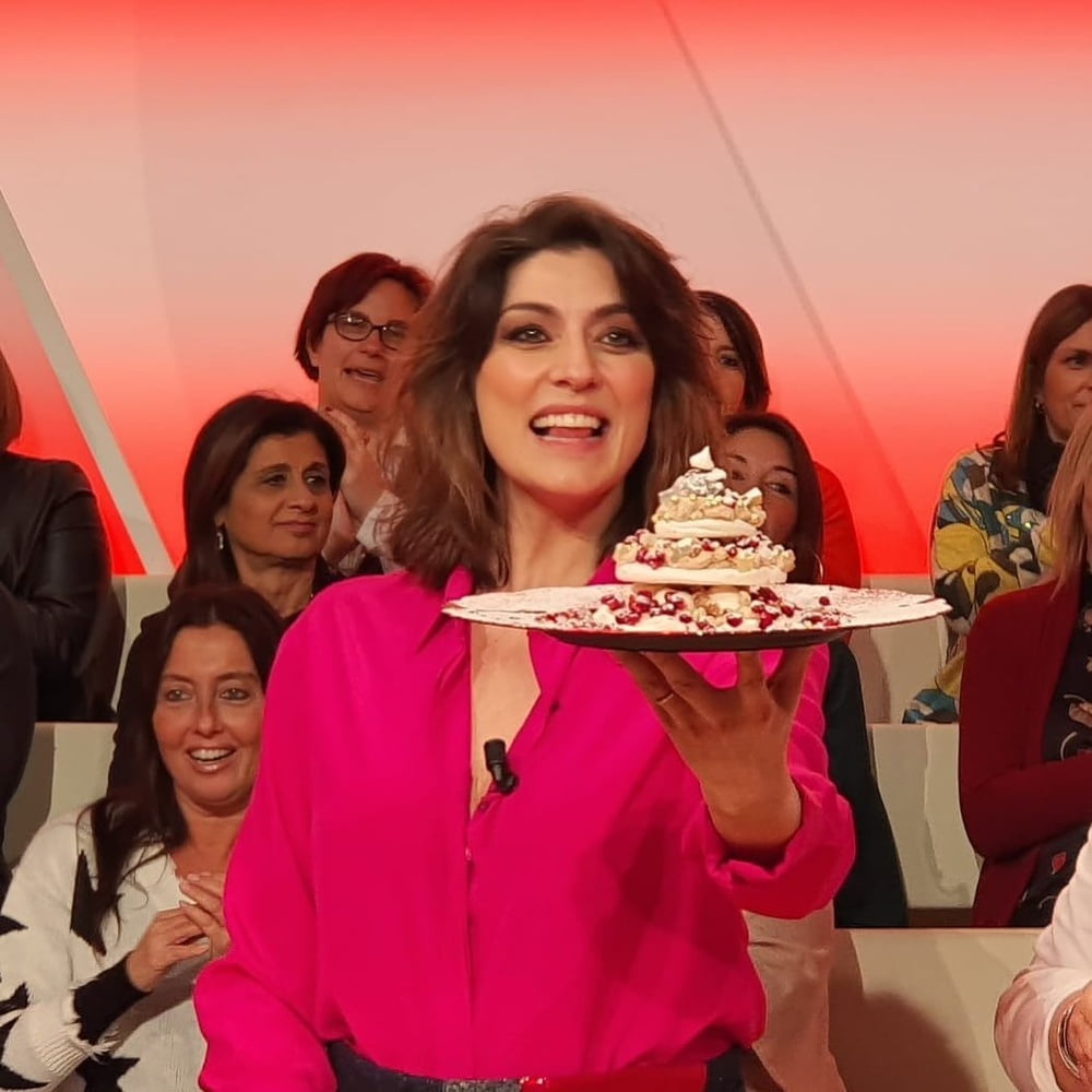 Elisa isoardi
 #93161016