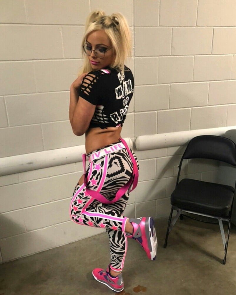 Liv morgan
 #100694541