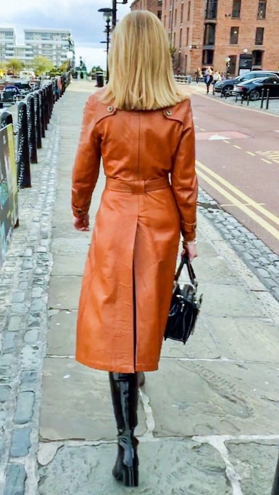 Manteau en cuir brun 3 - par redbull18
 #102124636