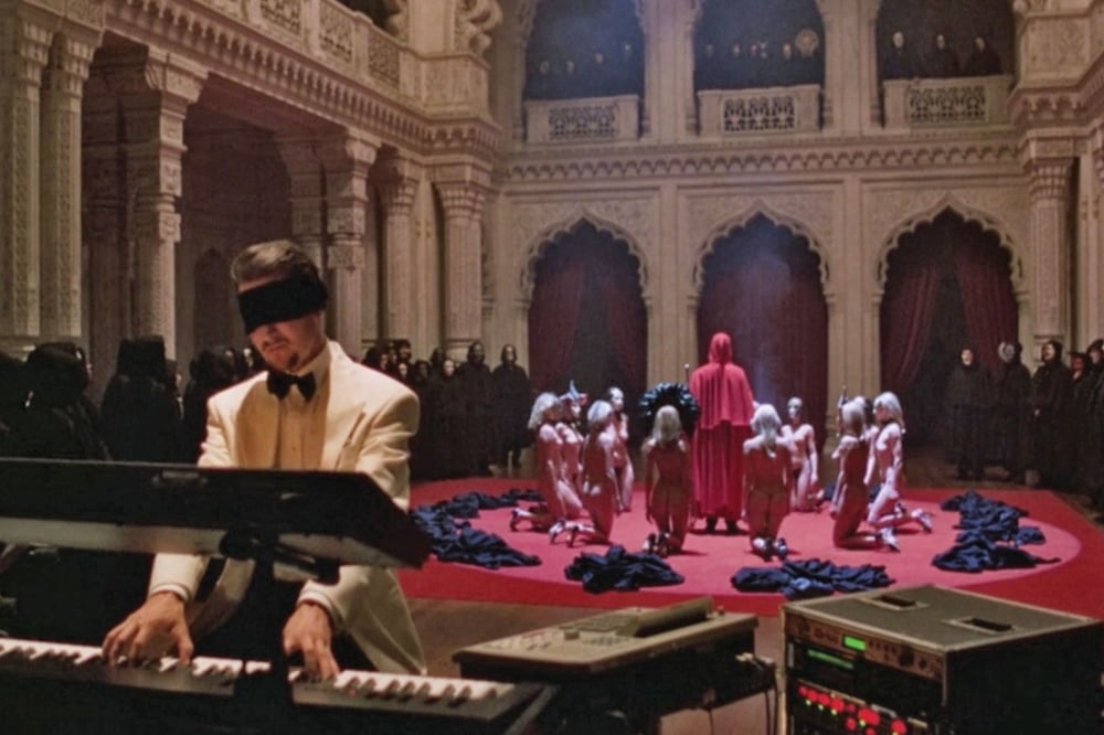 Ojos bien cerrados
 #89131194