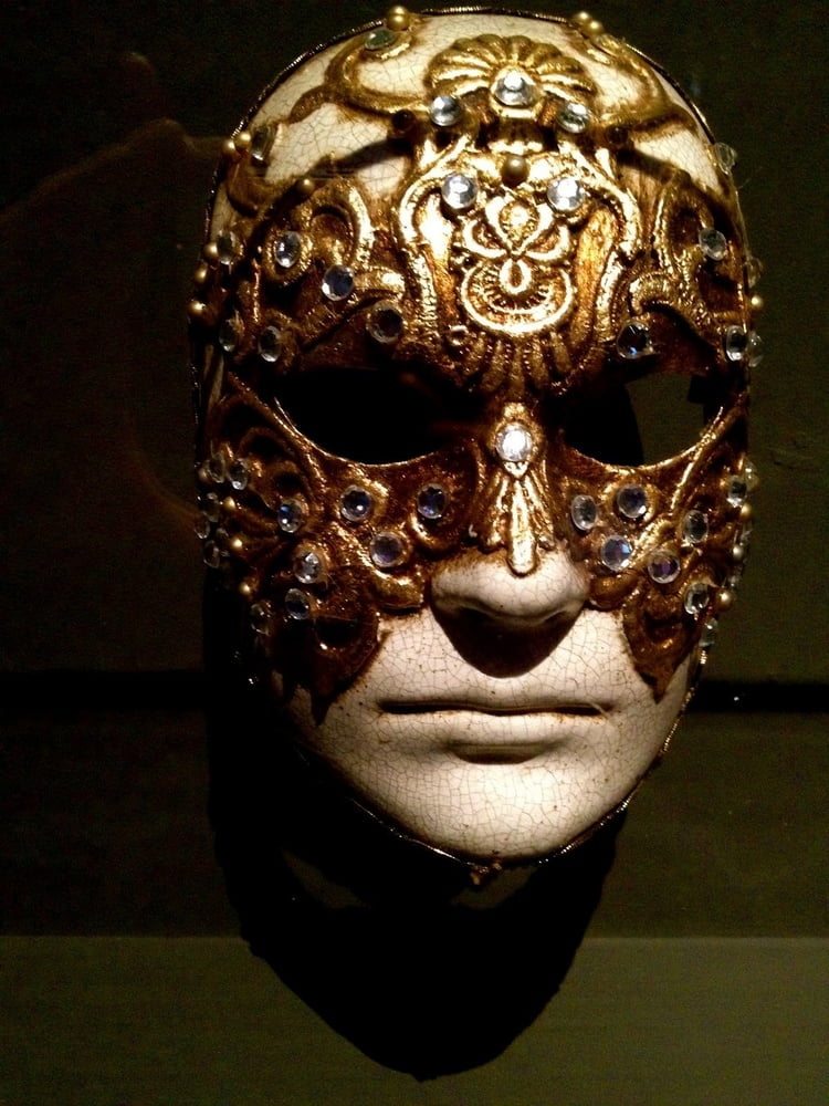 Ojos bien cerrados
 #89131198