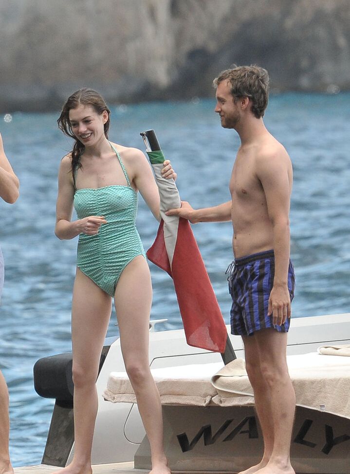 Anne Hathaway nackt #109676325