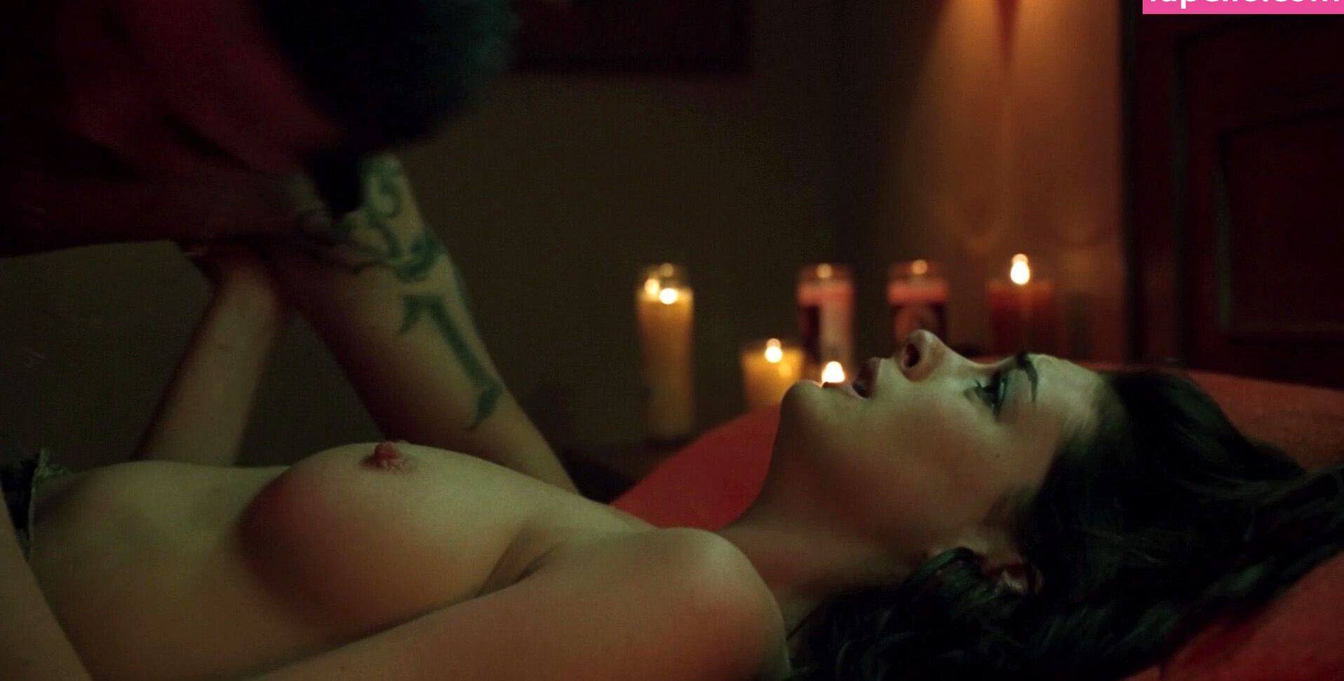 Anne Hathaway nackt #109676414