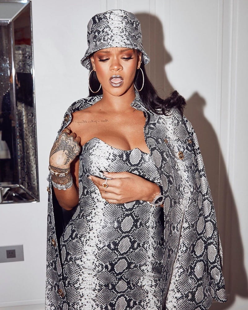 Rihanna #96724476