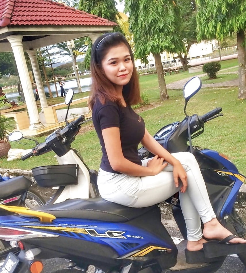 Thai girls on bikes #102948351